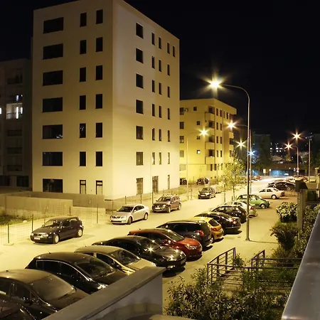 Aleja Center Brown & Green Apartment *