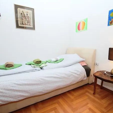 Aleja Center Brown & Green Apartment *