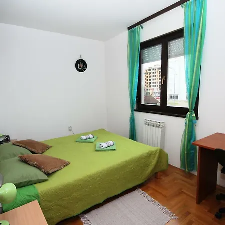 Aleja Center Brown & Green